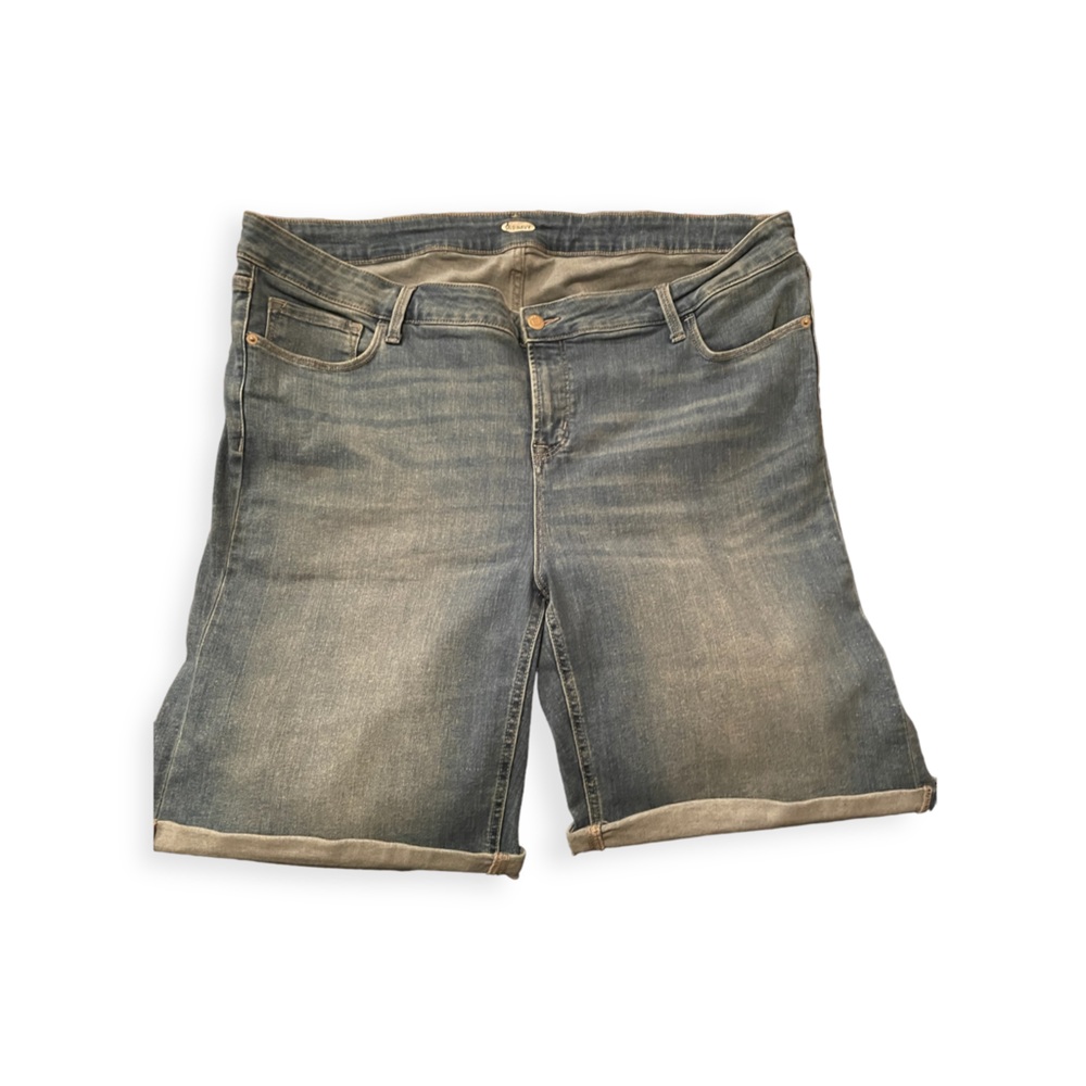 Old Navy woman’s size 24 Bermuda jean shorts!
